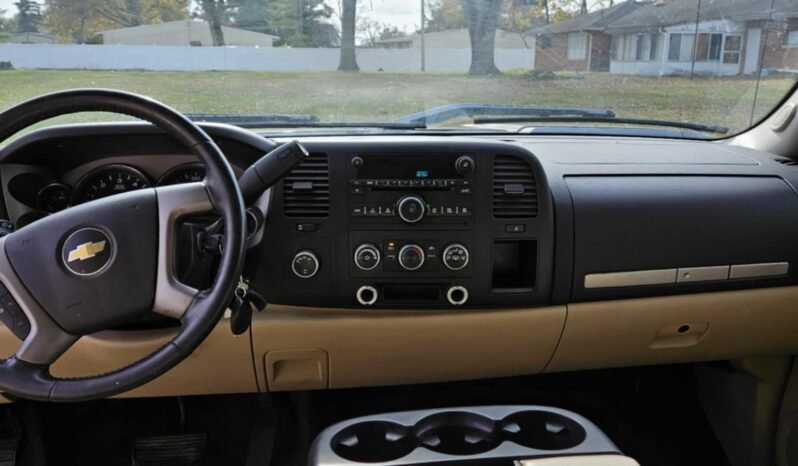 
								2008 Chevy Silverado full									