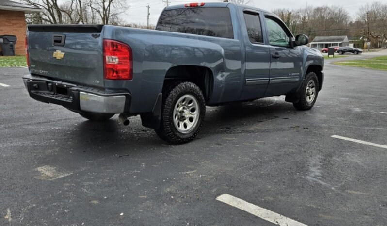 
								2011 Chevrolet Silverado full									