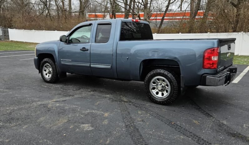 
								2011 Chevrolet Silverado full									