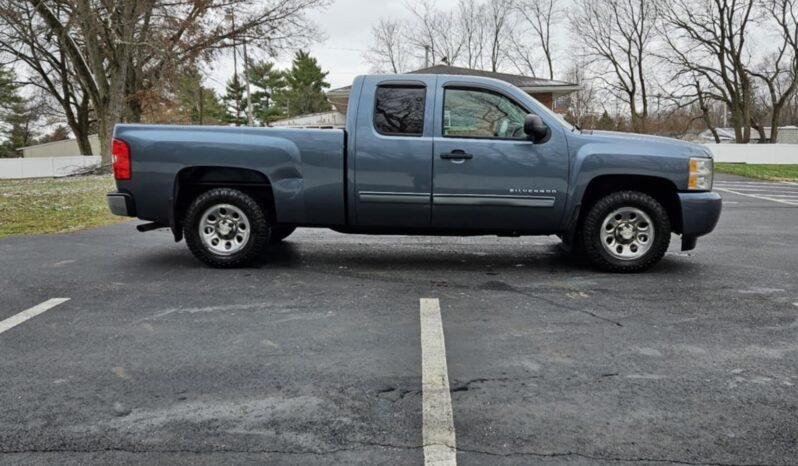 
								2011 Chevrolet Silverado full									