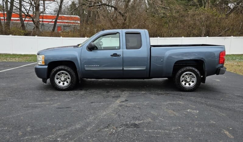 
								2011 Chevrolet Silverado full									